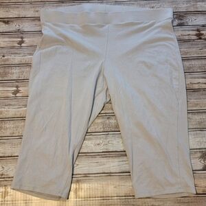 Torrid Gray Capri Leggings Size 4